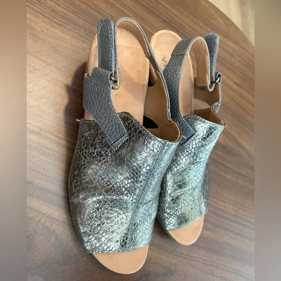 VIONIC Tatiana Adjustable Peep Toe Wedge Sandal - Picture 5 of 6